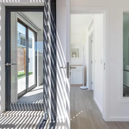 Another Side Apartment *